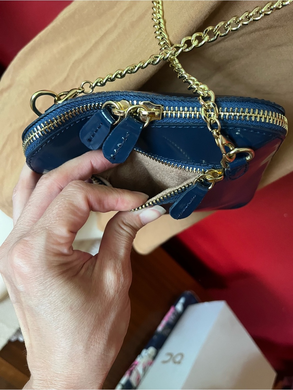 Like new Pratesi Navy Patent Leather Crossbody Bag - Picture 8 of 16